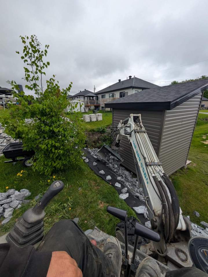 PXL 20250530 165439028